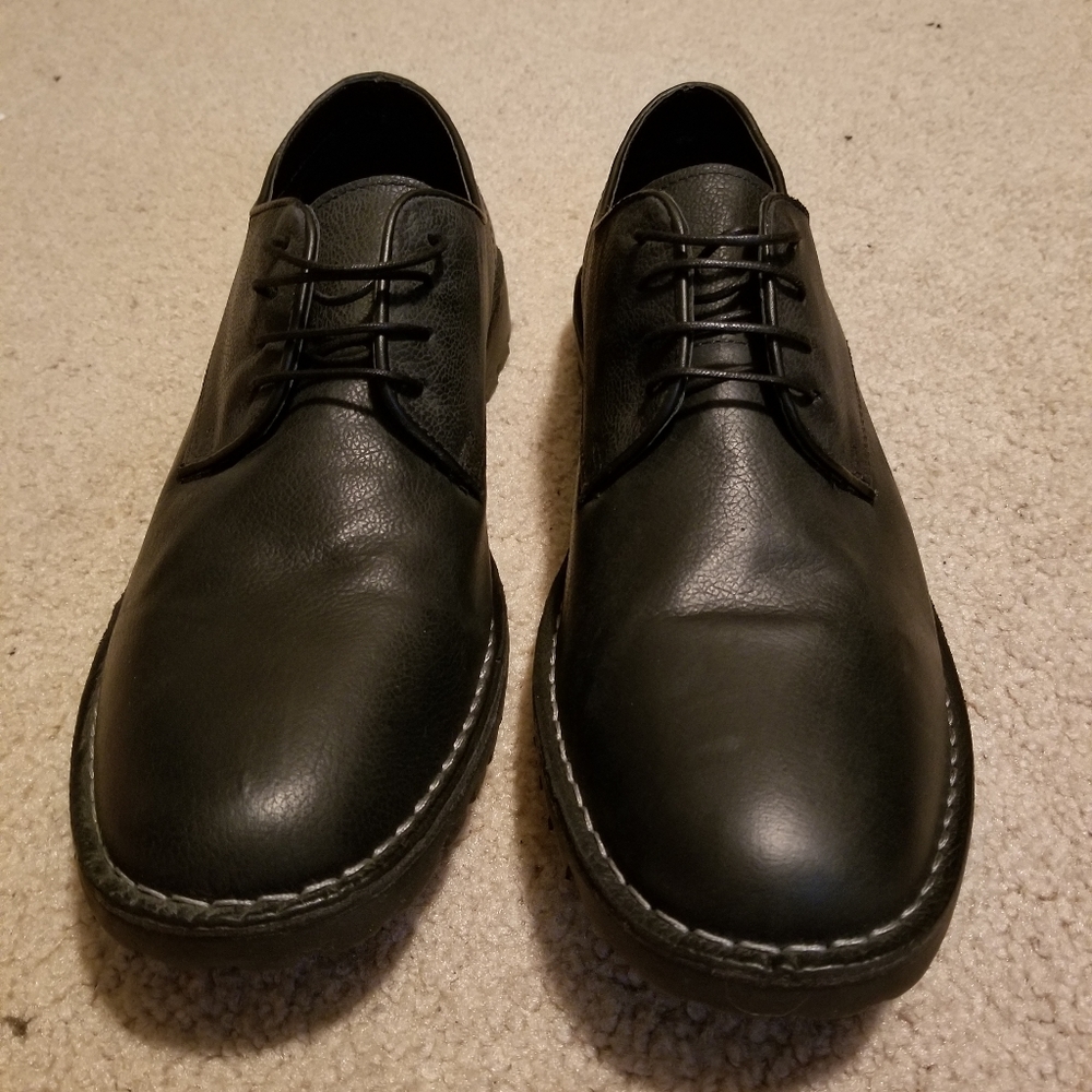 Black dress shoes